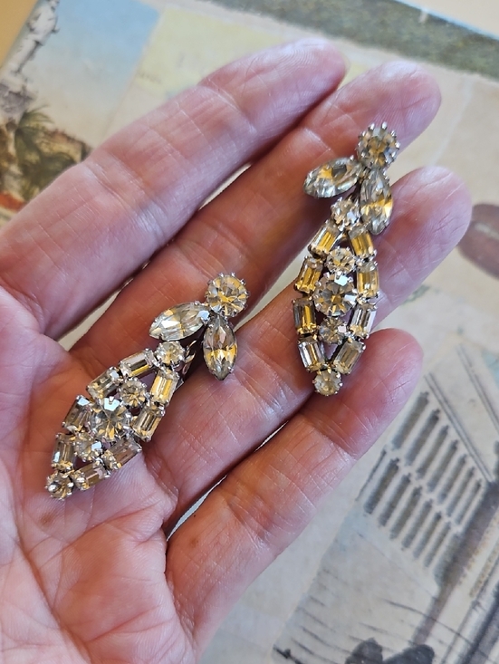 Source Unknown Jewelry - Vintage Drop Clear Rhinestone Earrings  Silver Tone Srew On